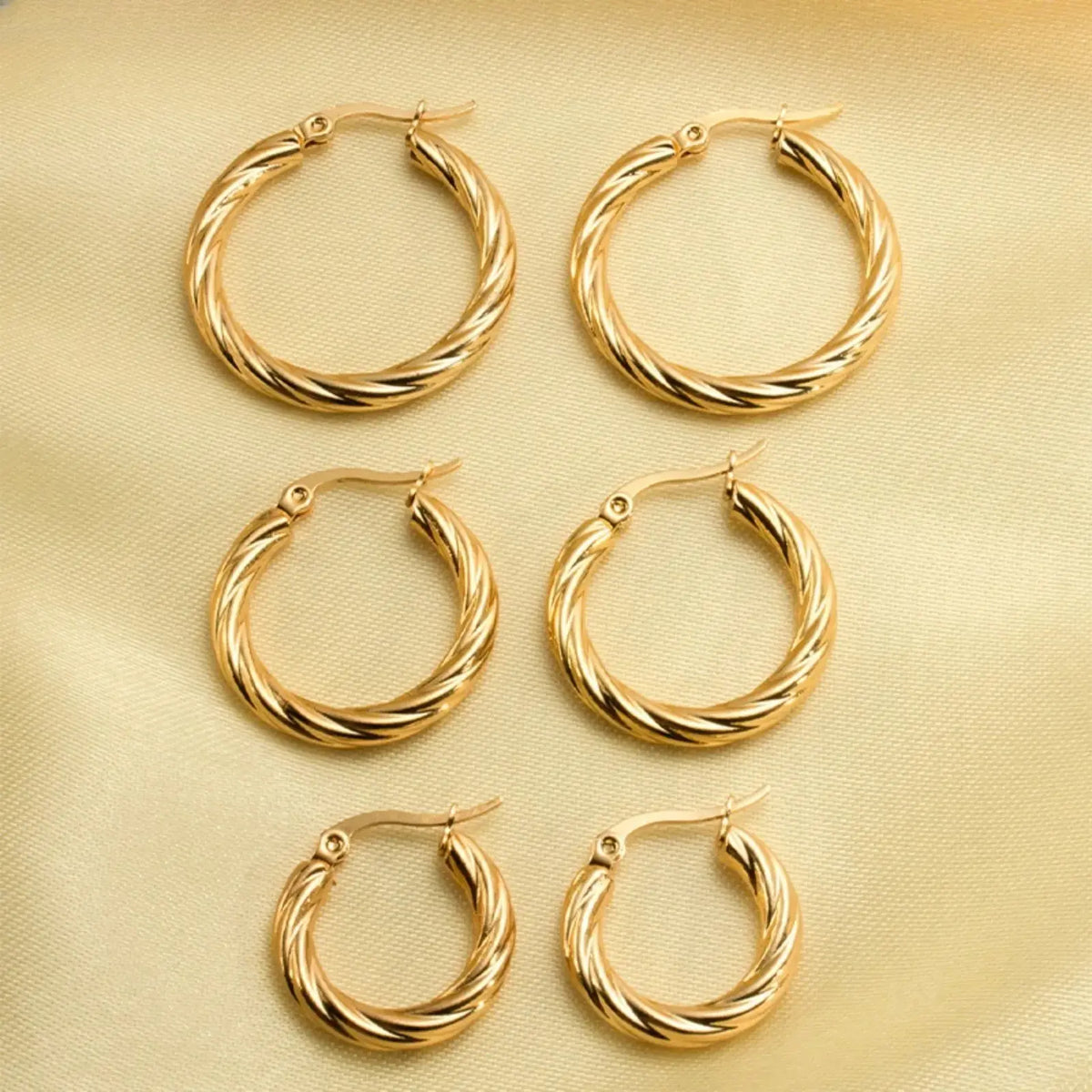 Women's 3-Pair Vintage Twisted Gold-Plated Stainless Steel Earring Stacking Set, Stacked Hoops for Daily Wear & Casual Occasions, Minimalist Costume Jewelry Accessories,sohochic