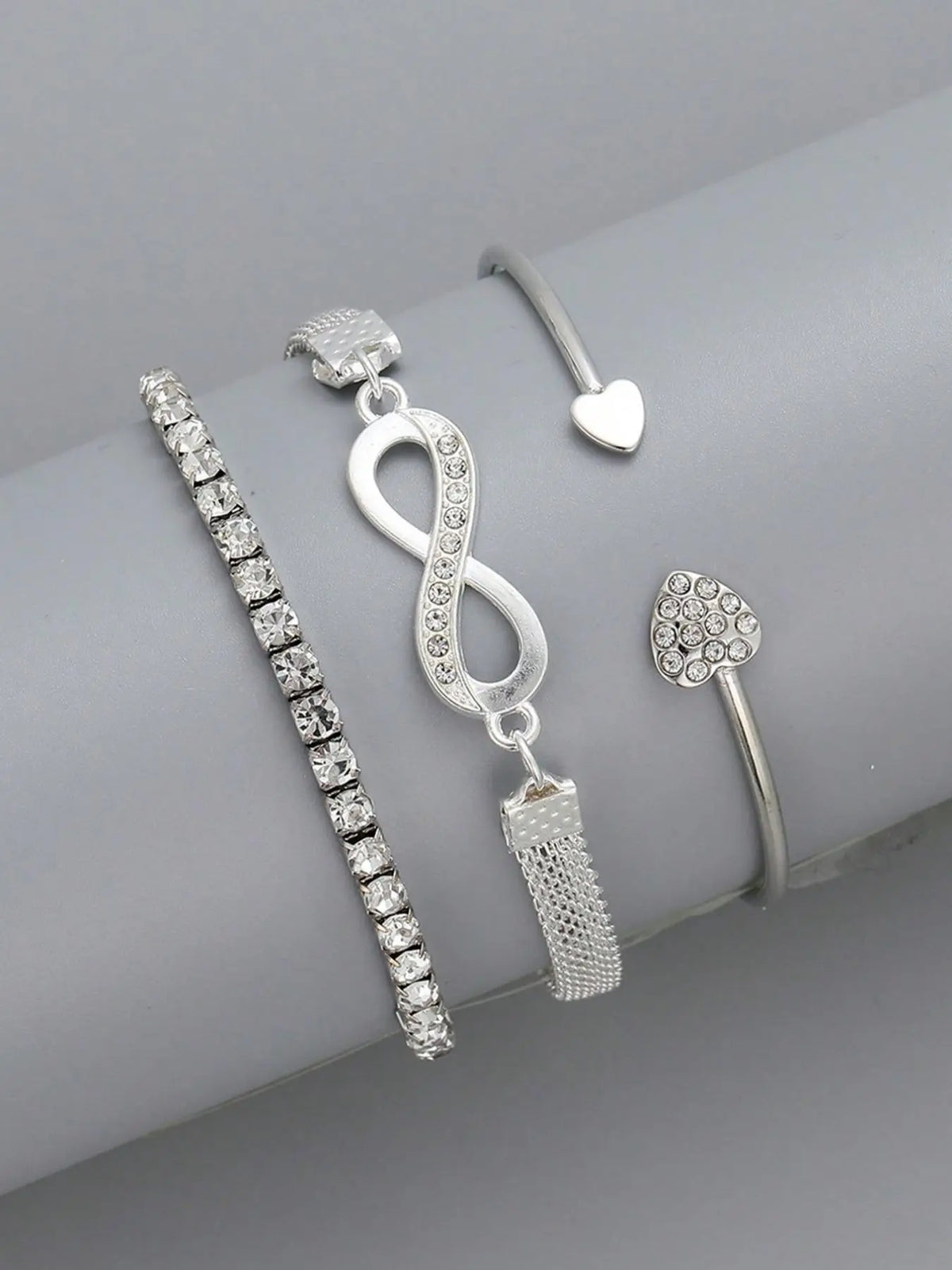 3pcs Women's Minimalist Elegant Heart Rhinestone Bangles Set, Pretty Bracelet, Bracelet Bundle, Fashion Accessories for Parties and Daily Wear, Versatile Elegant Jewelry Bracelet Set