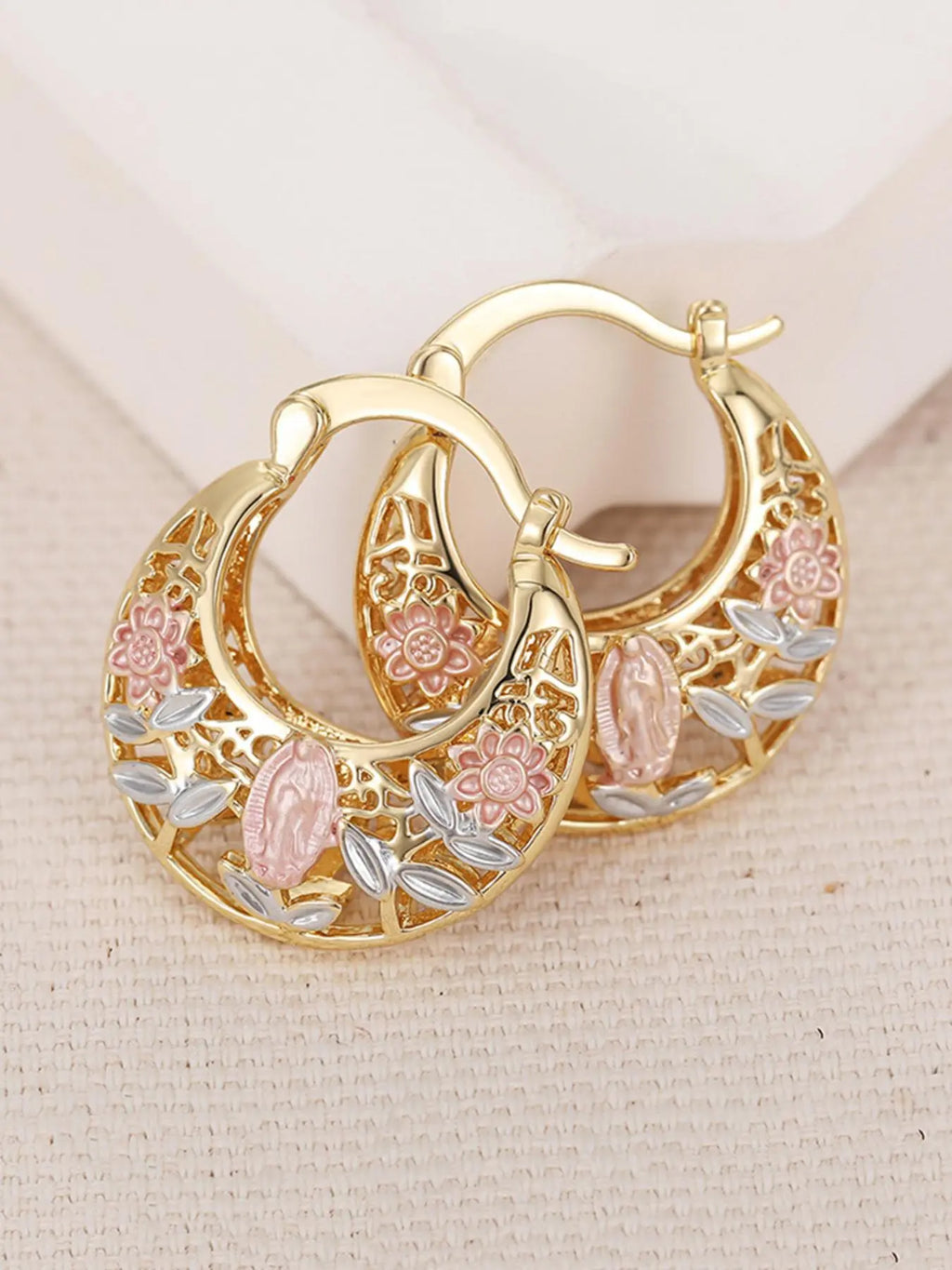 Mexican-style sunflower pattern gold-coloured hollow hoop earrings, hoop shape earrings, elegant party earrings, the perfect anniversary gift for mothers and couples, earrings jewelry