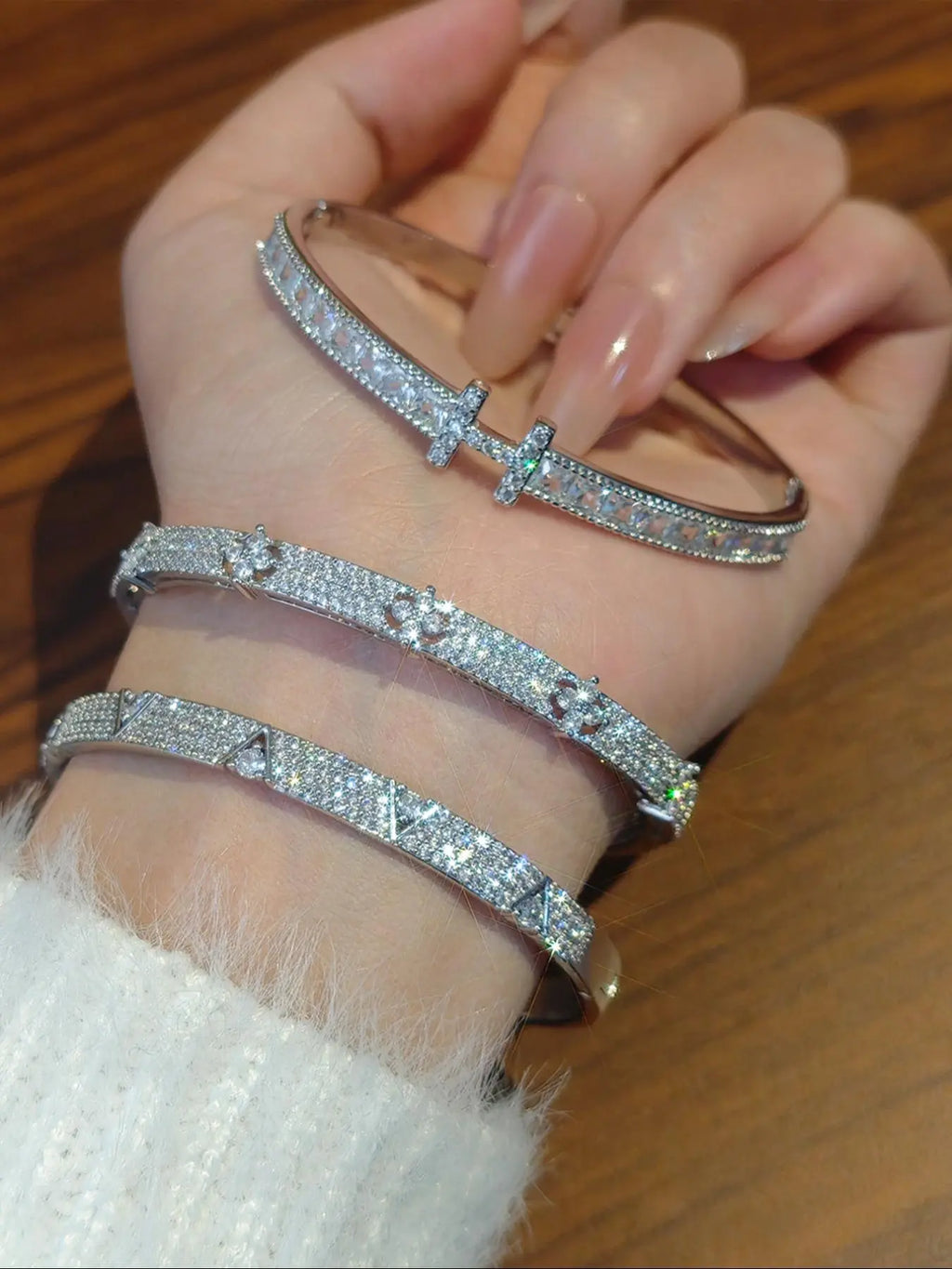 Elegant Rhinestone Zircon Bracelet for Women, Fashionable Jewelry, Casual Floral Design, Perfect for Daily Wear and Parties, Ideal Gift Choice