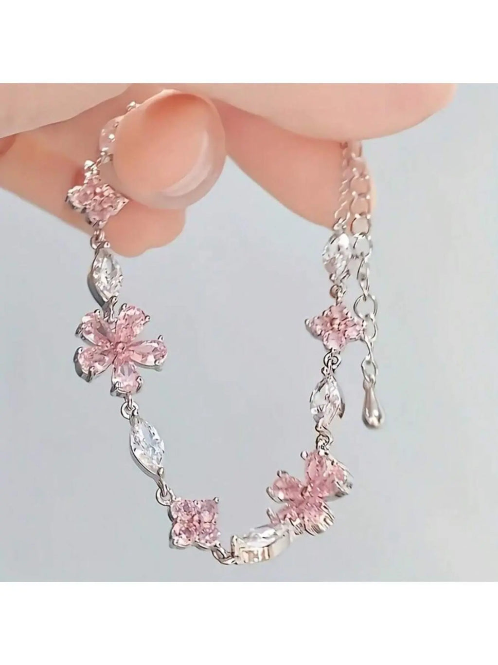 1 Pc Elegant Cherry Blossom Bracelet, Adjustable Stylish Cube Petals for Women, Cute Fashion Accessory for Any Occasion, Fashionable Bracelet, Elegant Jewelry Bracelet, Aesthetic Jewelry, Adjustable Bracelets