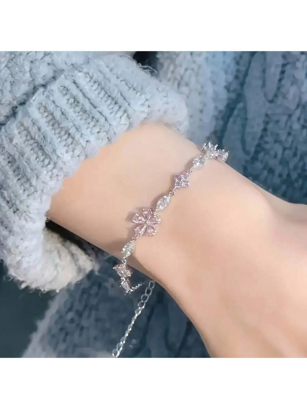 1 Pc Elegant Cherry Blossom Bracelet, Adjustable Stylish Cube Petals for Women, Cute Fashion Accessory for Any Occasion, Fashionable Bracelet, Elegant Jewelry Bracelet, Aesthetic Jewelry, Adjustable Bracelets