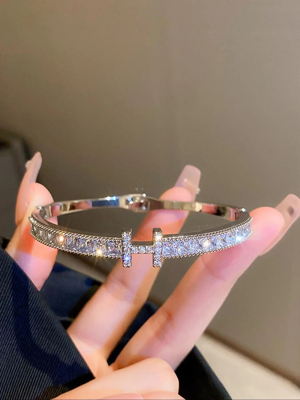 Elegant Rhinestone Zircon Bracelet for Women, Fashionable Jewelry, Casual Floral Design, Perfect for Daily Wear and Parties, Ideal Gift Choice