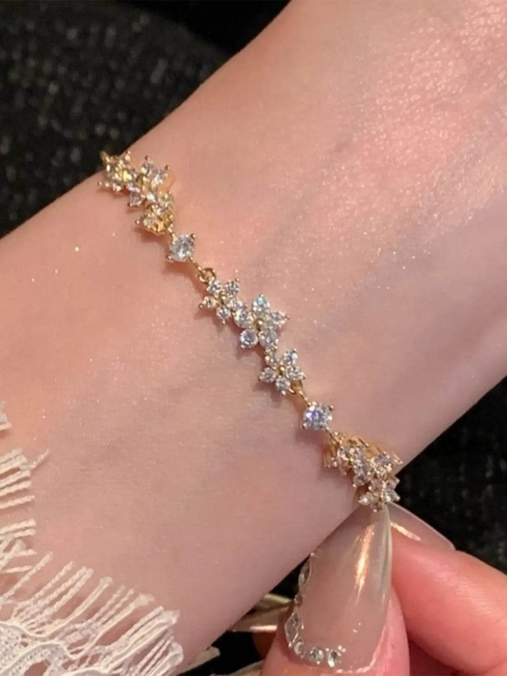 Elegant Adjustable Zircon Flower Bracelet for Women, Casual Style Accessory, Perfect for Daily Wear, Holiday Gifts, Elegant Jewelry Bracelet, Hand Chain Jewelry