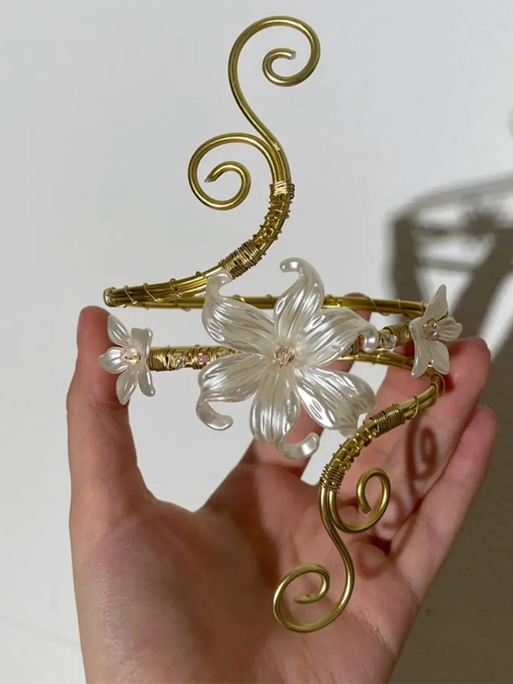 Boho Style Adjustable Upper Arm Cuff, Pearl Flower Design, Elegant Accessory, Perfect for Travel & Daily Wear, Exquisite Trendy Armlet