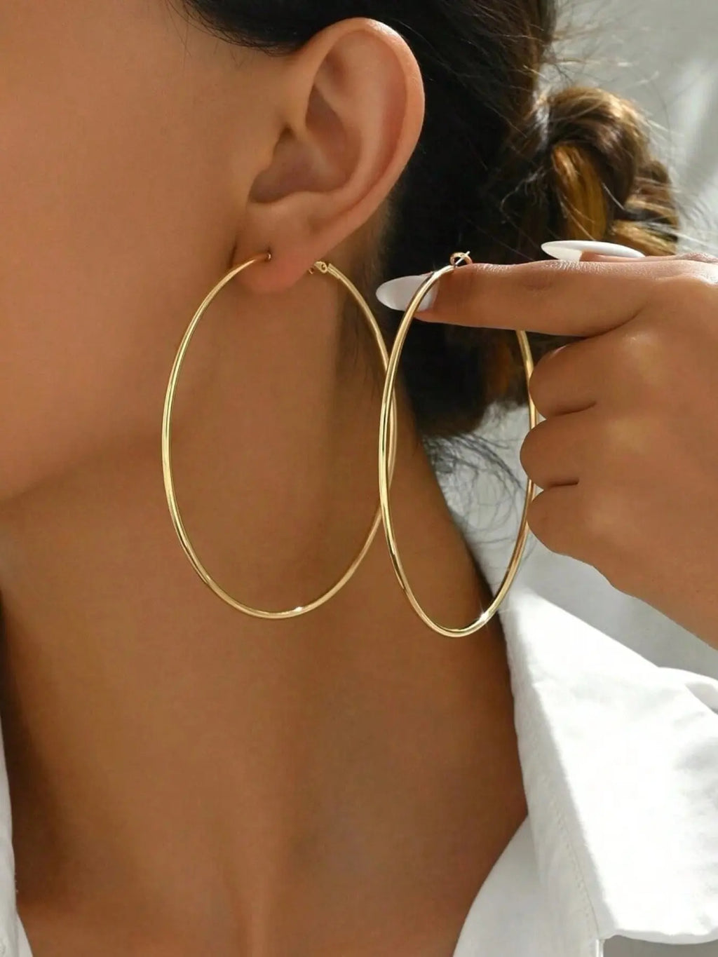 1Pair Gold Hoop Earrings for Women - Minimalist Big Hoop Infinity Earrings, Hoop Shape Earrings, Lightweight Hoops Earrings, Everyday Elegant Jewelry, Fashionable Jewelry Accessories, Suitable For Daily Wear By Women, Fashion Earrings