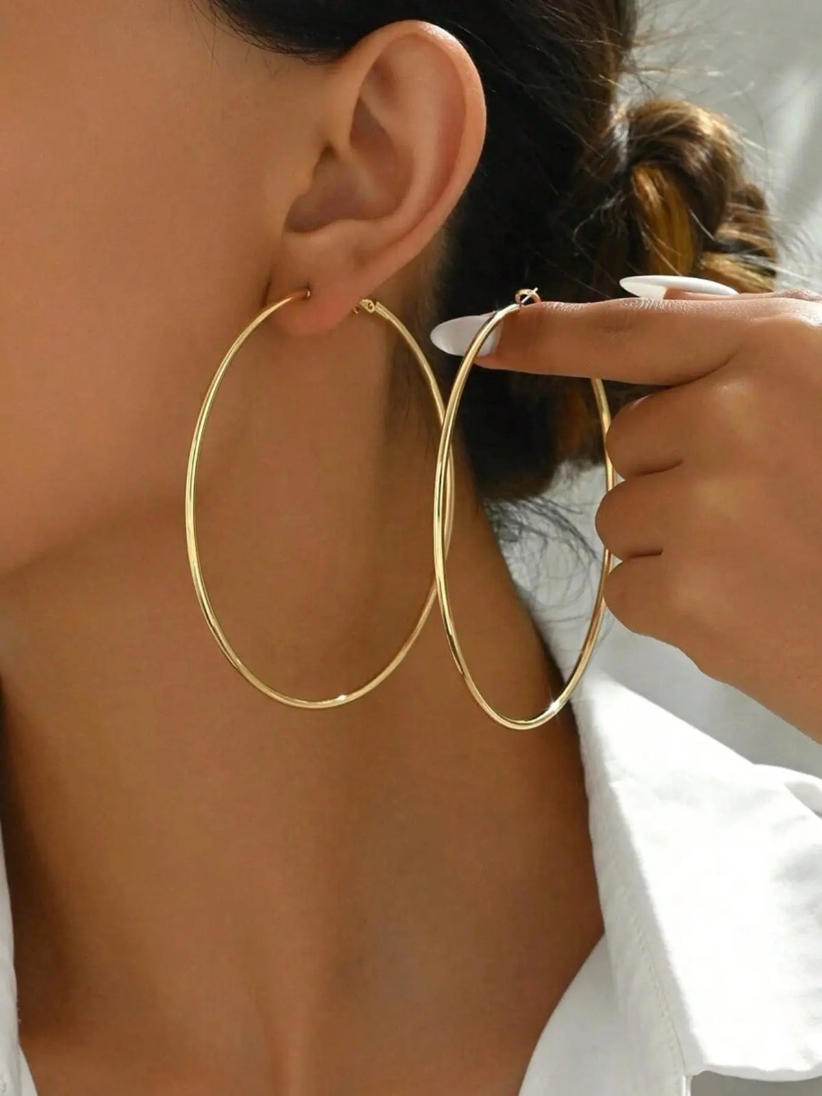 1Pair Gold Hoop Earrings for Women - Minimalist Big Hoop Infinity Earrings, Hoop Shape Earrings, Lightweight Hoops Earrings, Everyday Elegant Jewelry, Fashionable Jewelry Accessories, Suitable For Daily Wear By Women, Fashion Earrings