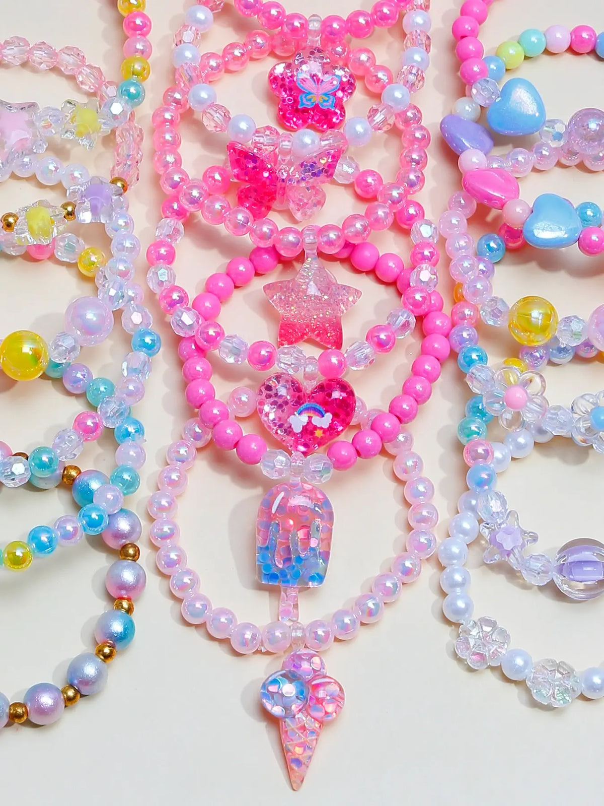 18pcs Acrylic Beaded Bangle Bracelet Set, Resin Star Butterfly Heart Pendants, Party Gift Jewelry for Girls, Cute Jewelry, All Seasons Wear, Random Colors, Bracelets Stacking, Beaded Bracelet Sets
