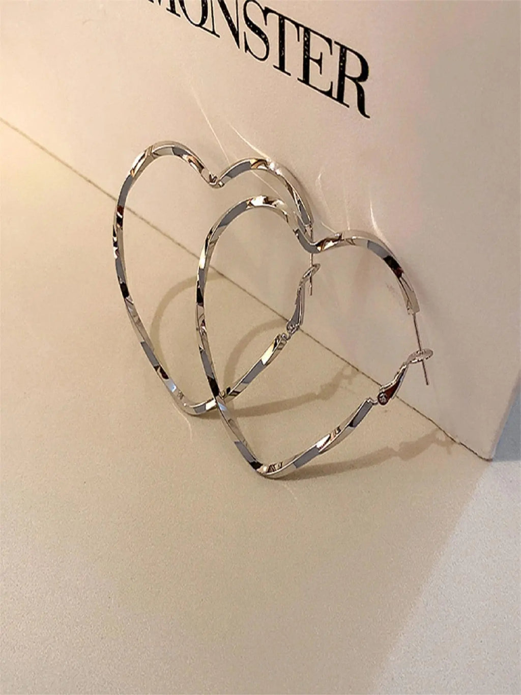 Oversized Heart Hoop Earrings for Women, Trendy Metallic Twisted Earring, Party Jewelry, Fashion Jewelry Party, Fashionable Earrings, Fashion Accessories