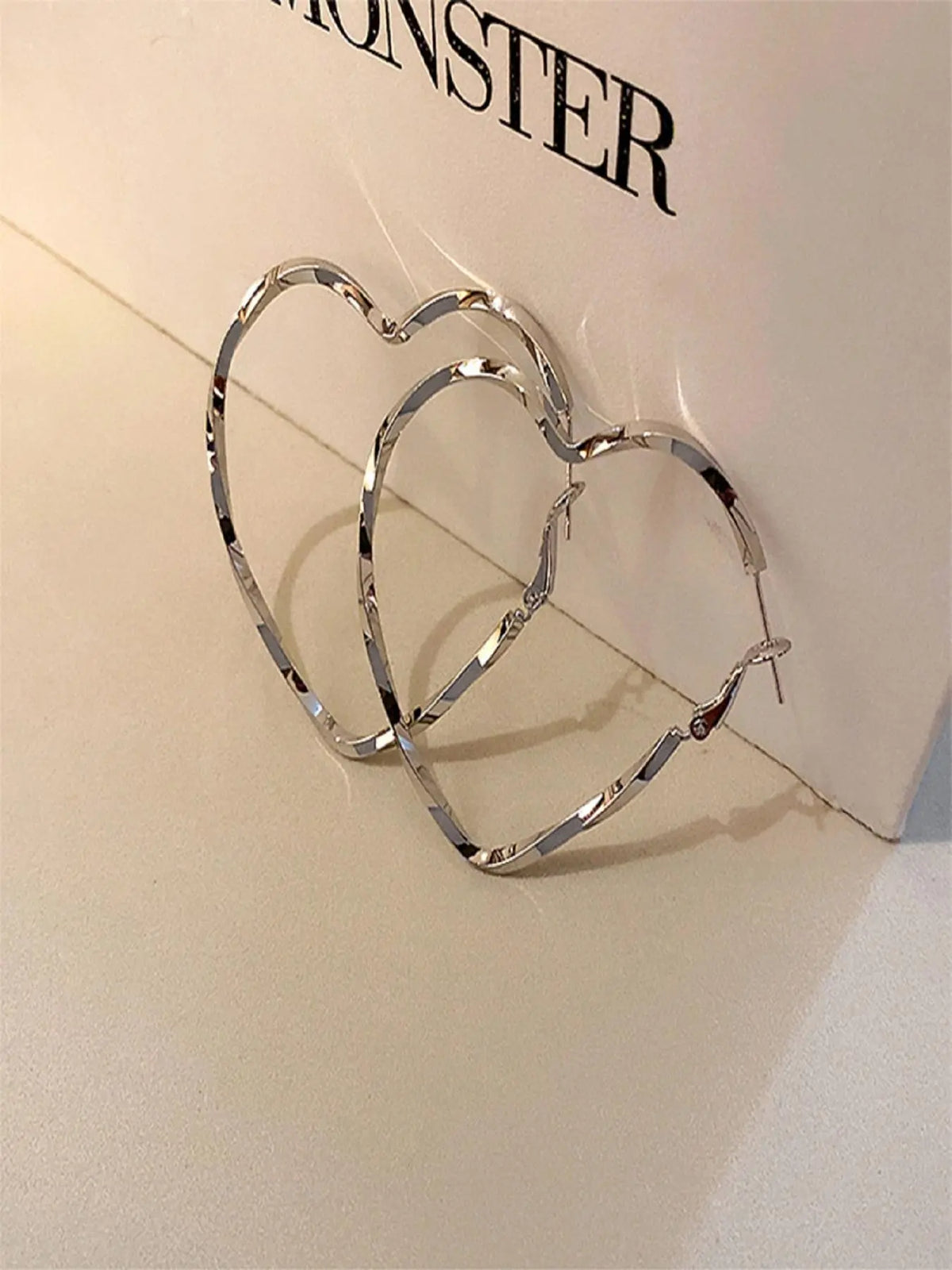 Oversized Heart Hoop Earrings for Women, Trendy Metallic Twisted Earring, Party Jewelry, Fashion Jewelry Party, Fashionable Earrings, Fashion Accessories