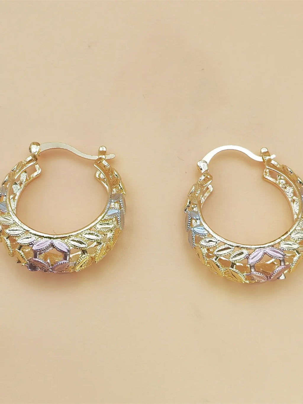 Mexican-style sunflower pattern gold-coloured hollow hoop earrings, hoop shape earrings, elegant party earrings, the perfect anniversary gift for mothers and couples, earrings jewelry