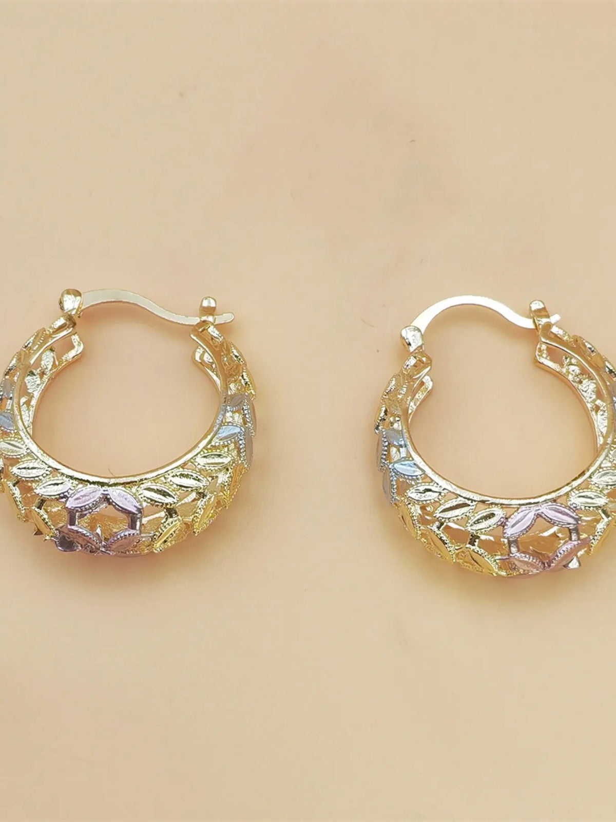 Mexican-style sunflower pattern gold-coloured hollow hoop earrings, hoop shape earrings, elegant party earrings, the perfect anniversary gift for mothers and couples, earrings jewelry