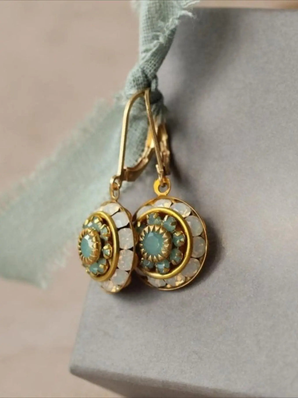 Boho Ethnic Feng Shui Rhinestone Flower Round Pendant Earrings, Vintage Design Women's Party Vacation Personality Ear Rings, Earrings Sparkling Earrings Hoops, Vintage Statement Earrings, Circle Shape Earrings, Stylish Jewelry, High Quality Earrings