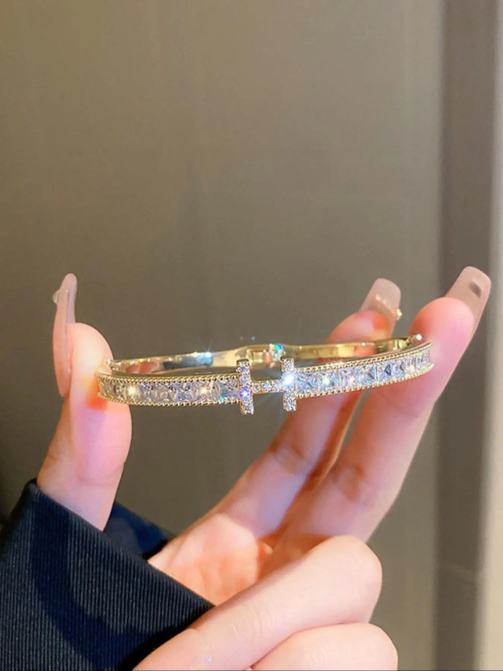 Elegant Rhinestone Zircon Bracelet for Women, Fashionable Jewelry, Casual Floral Design, Perfect for Daily Wear and Parties, Ideal Gift Choice