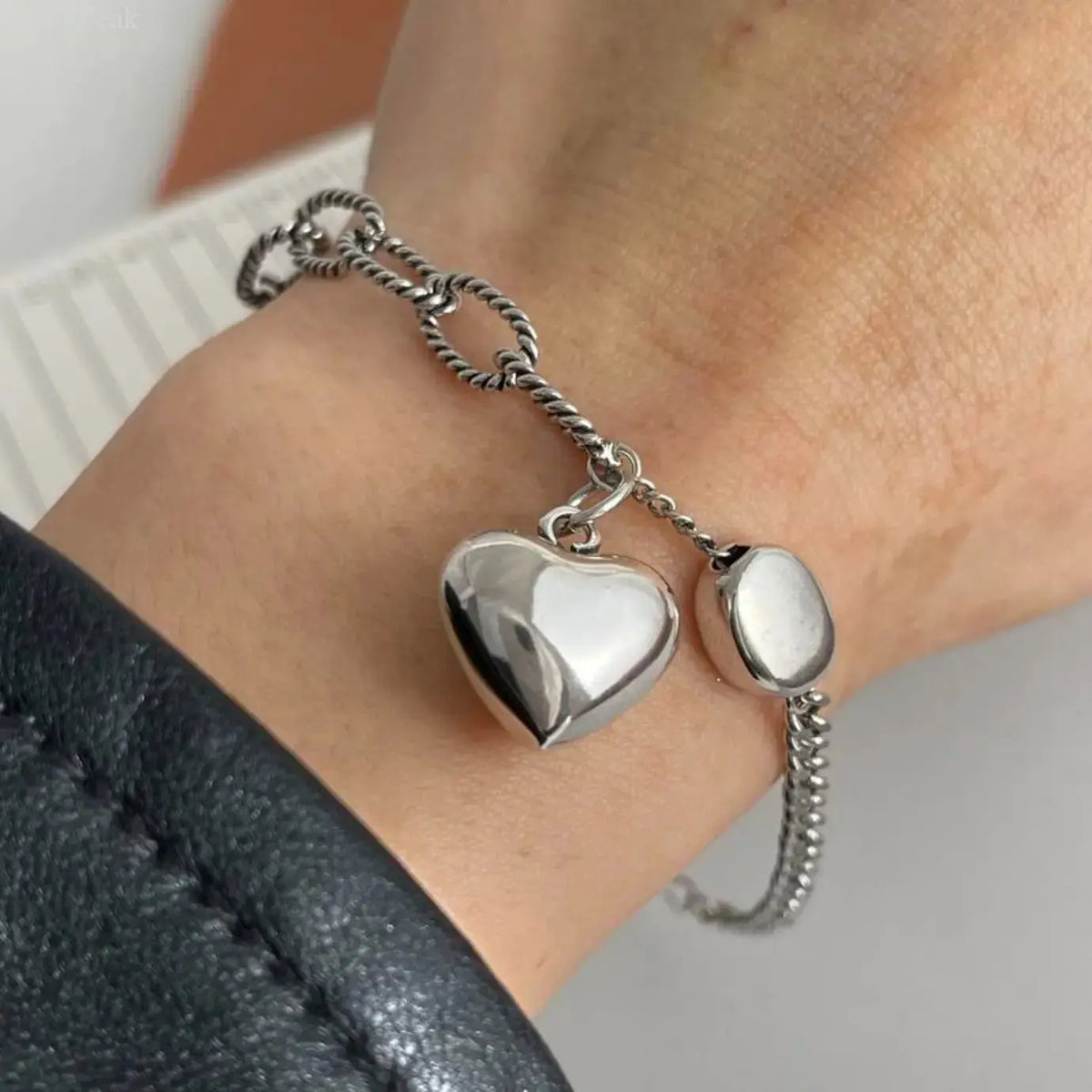 Women's Heart Charm Bracelet Non Tarnish Stainless Steel Dainty Stackable Bracelet Minimalist Fashion Jewelry Birthday Anniversary Gift for Her Daily Wear