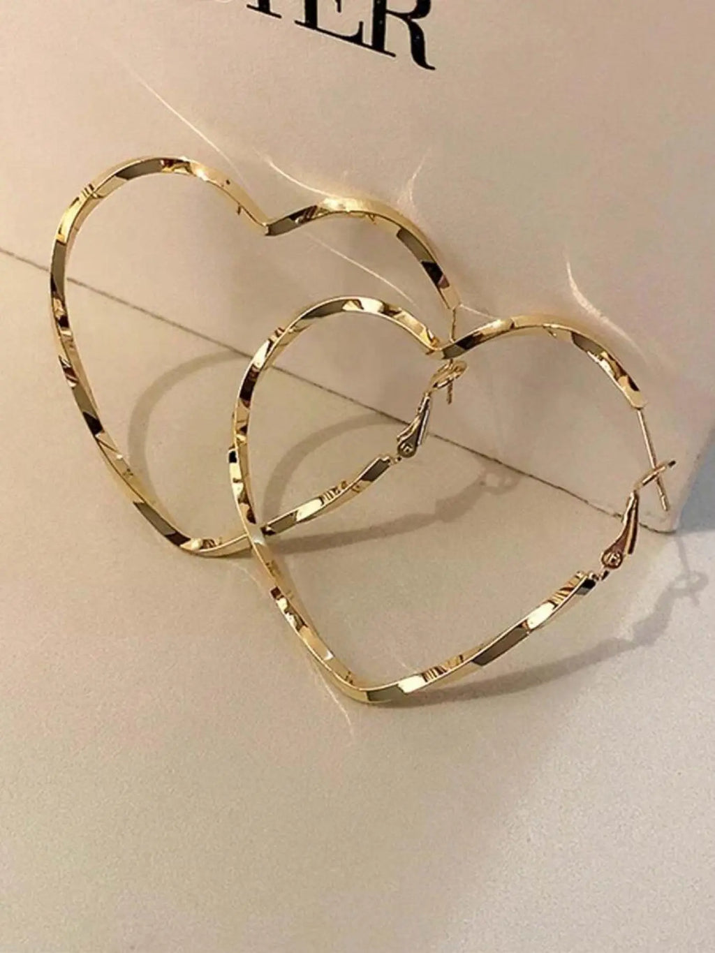 Oversized Heart Hoop Earrings for Women, Trendy Metallic Twisted Earring, Party Jewelry, Fashion Jewelry Party, Fashionable Earrings, Fashion Accessories