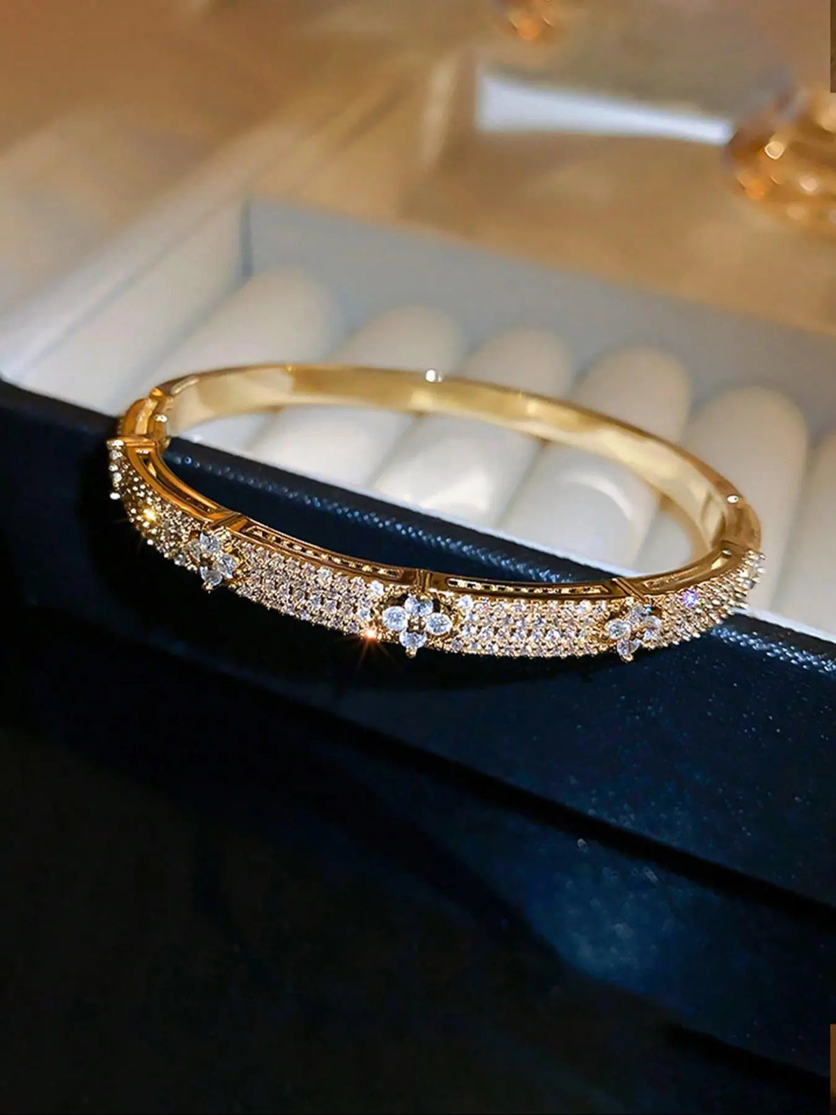Elegant Rhinestone Zircon Bracelet for Women, Fashionable Jewelry, Casual Floral Design, Perfect for Daily Wear and Parties, Ideal Gift Choice