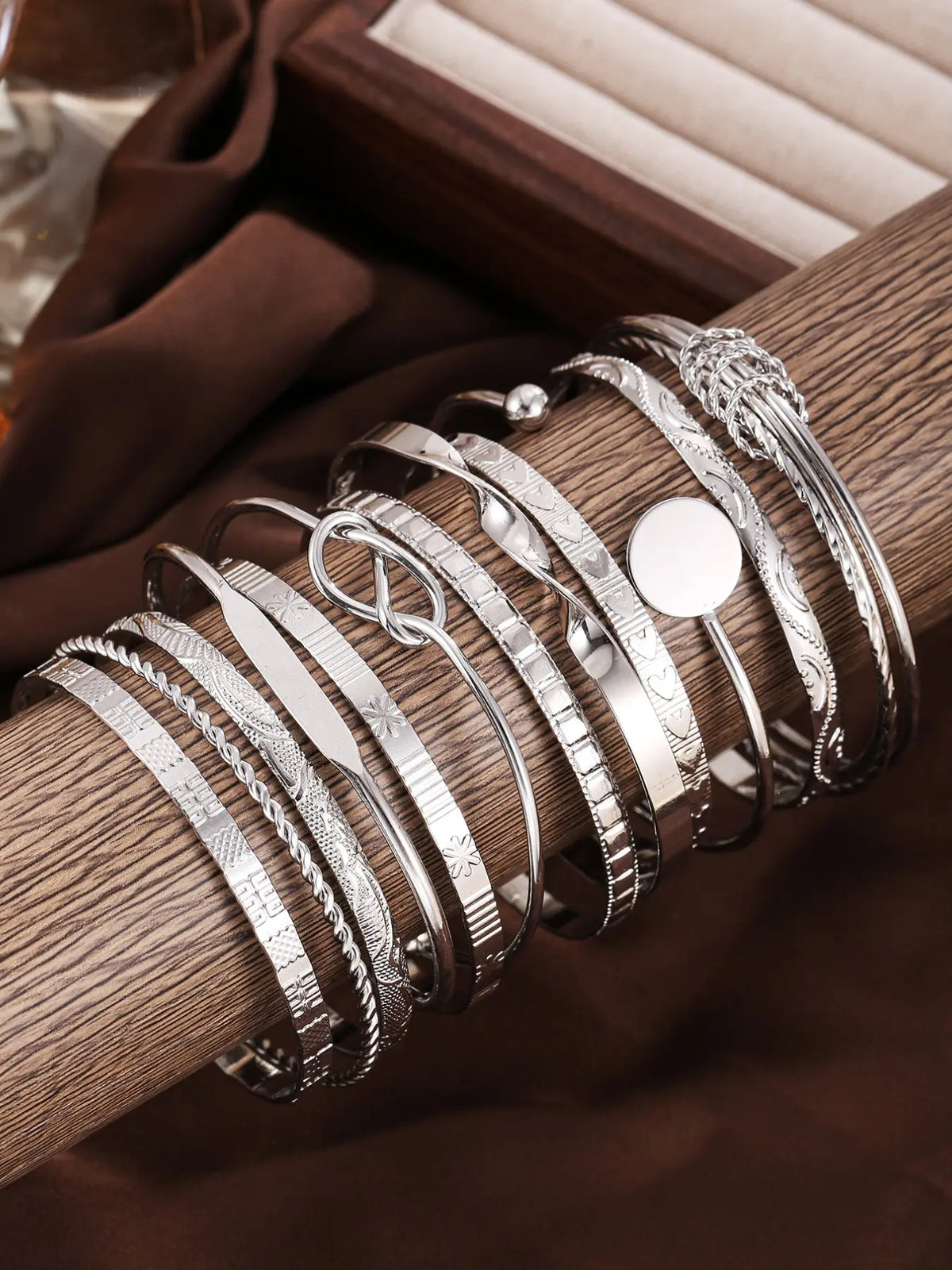 Heart Geometric Pattern Metal Stackable Bracelet Set 12 Pieces, Fashionable Bangles, Stylish Jewelry Collection, Matching Heart Bracelets, Perfect Gift for Women & Girls, Heart Cuff Bracelet