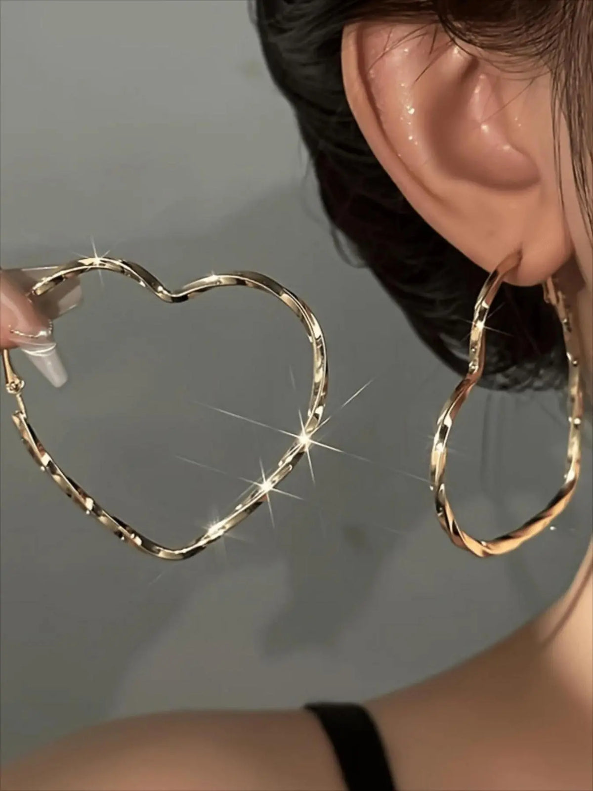 Oversized Heart Hoop Earrings for Women, Trendy Metallic Twisted Earring, Party Jewelry, Fashion Jewelry Party, Fashionable Earrings, Fashion Accessories