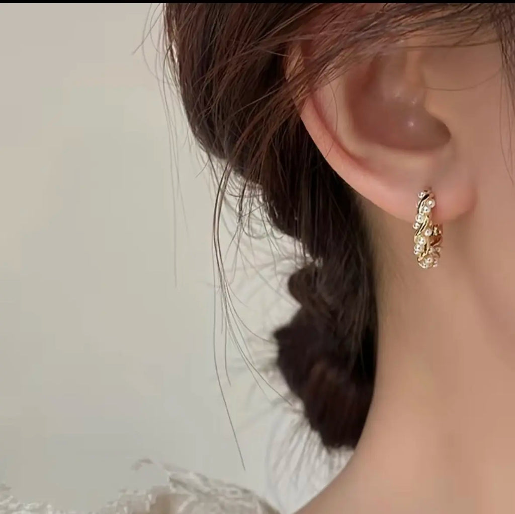Women's Gold-Plated Alloy Stud Earrings - Lightweight Minimalist Fashionable Jewelry Accessories with Pearl-Like Bling Accents, Dainty Costume Jewelry for Everyday Elegance