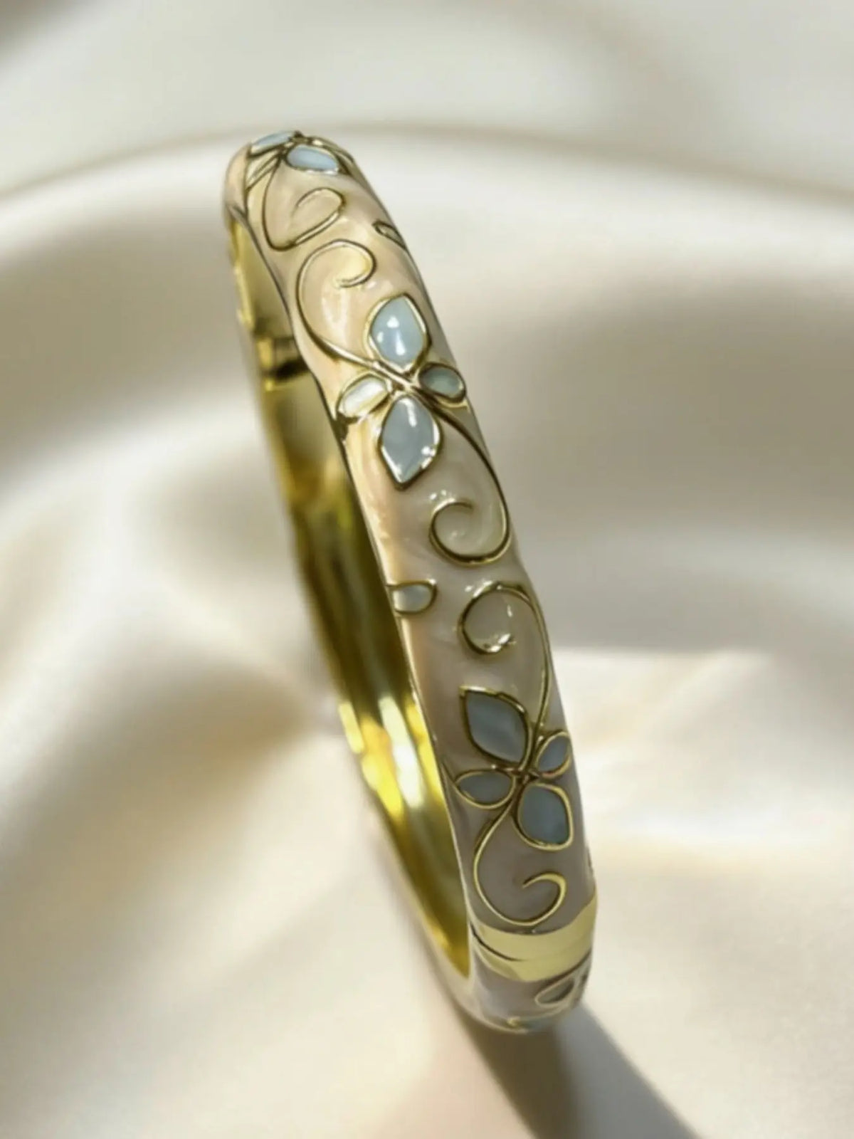 2026 Enamel Flower Geometric Bangle Bracelet, Sweet High-End Daily Wear Jewelry for Women, Fashionable Elegant Bangle Bangles