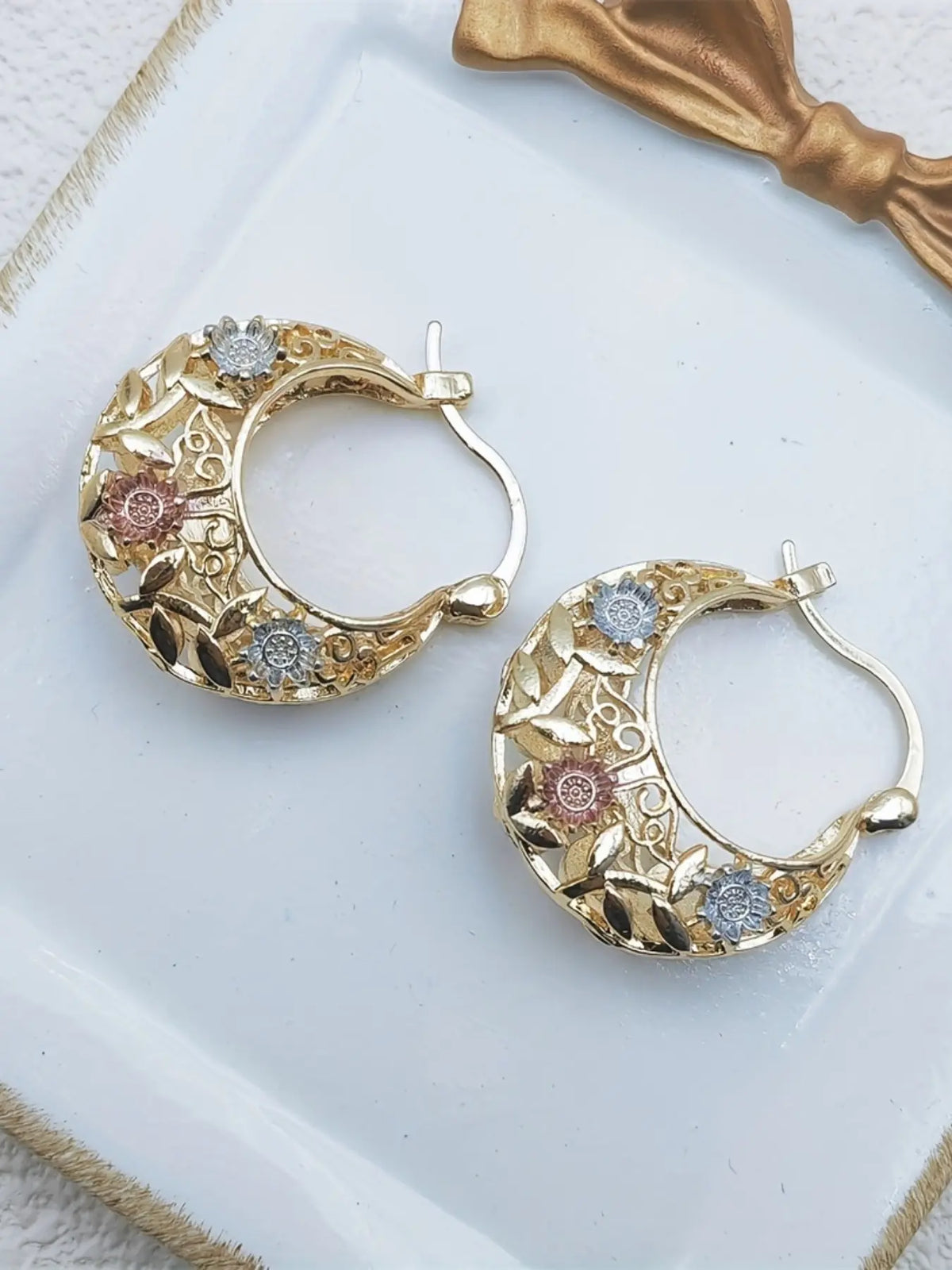 Vintage Hollow-Out Design Earrings for Women, Trendy Versatile & Exquisite Jewelry for Birthday Gift, Flower Earrings, Hoop-Shape Earrings, Ear Hoops