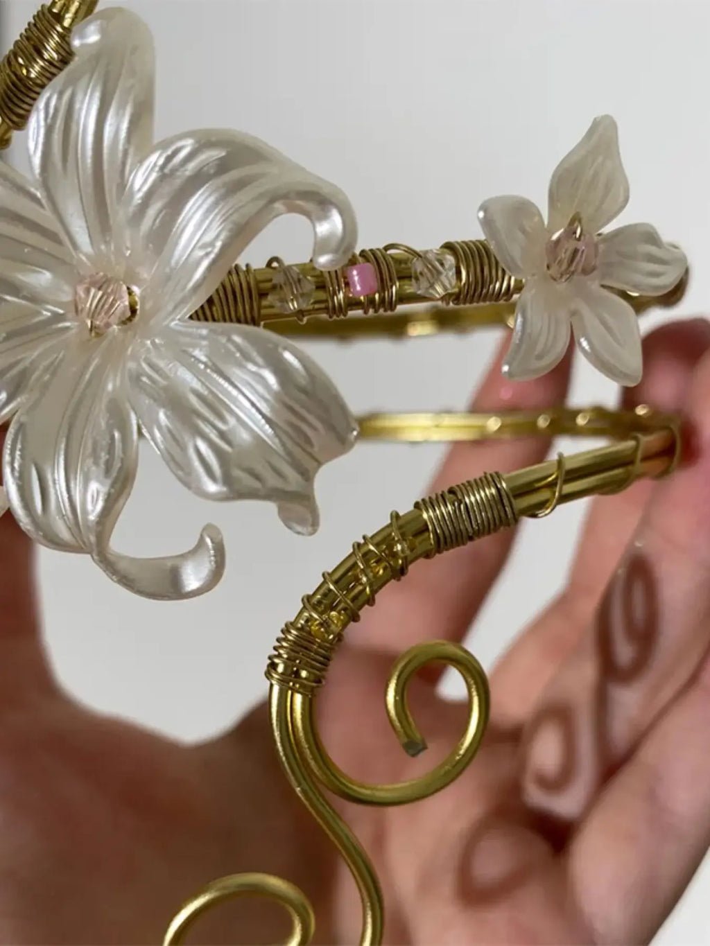 Boho Style Adjustable Upper Arm Cuff, Pearl Flower Design, Elegant Accessory, Perfect for Travel & Daily Wear, Exquisite Trendy Armlet