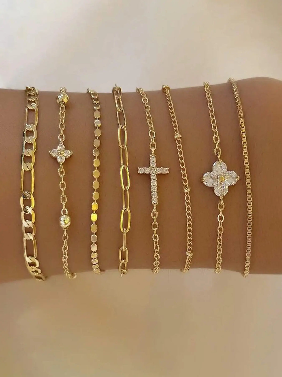 8-Piece Fashion Layered Clover Cross Bracelet Set, Elegant Chain Bracelets, Minimalist Luxury Jewelry for Women, Multilayered Stackable Bracelets, Fashionable Style