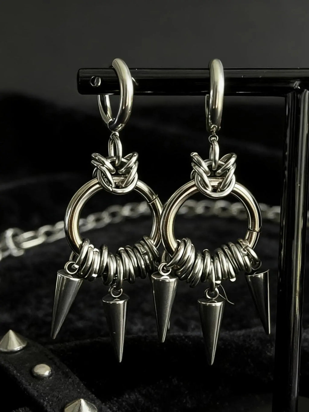Oufer 2Pcs Linked Chain Grunge Punk Spike Dangle Hoop Earrings - Stainless Steel Chunky Jewelry, Whimsical Accessories, Classic Versatile Casual Wear Pieces, Grunge Punk Edge for Bold Outfits