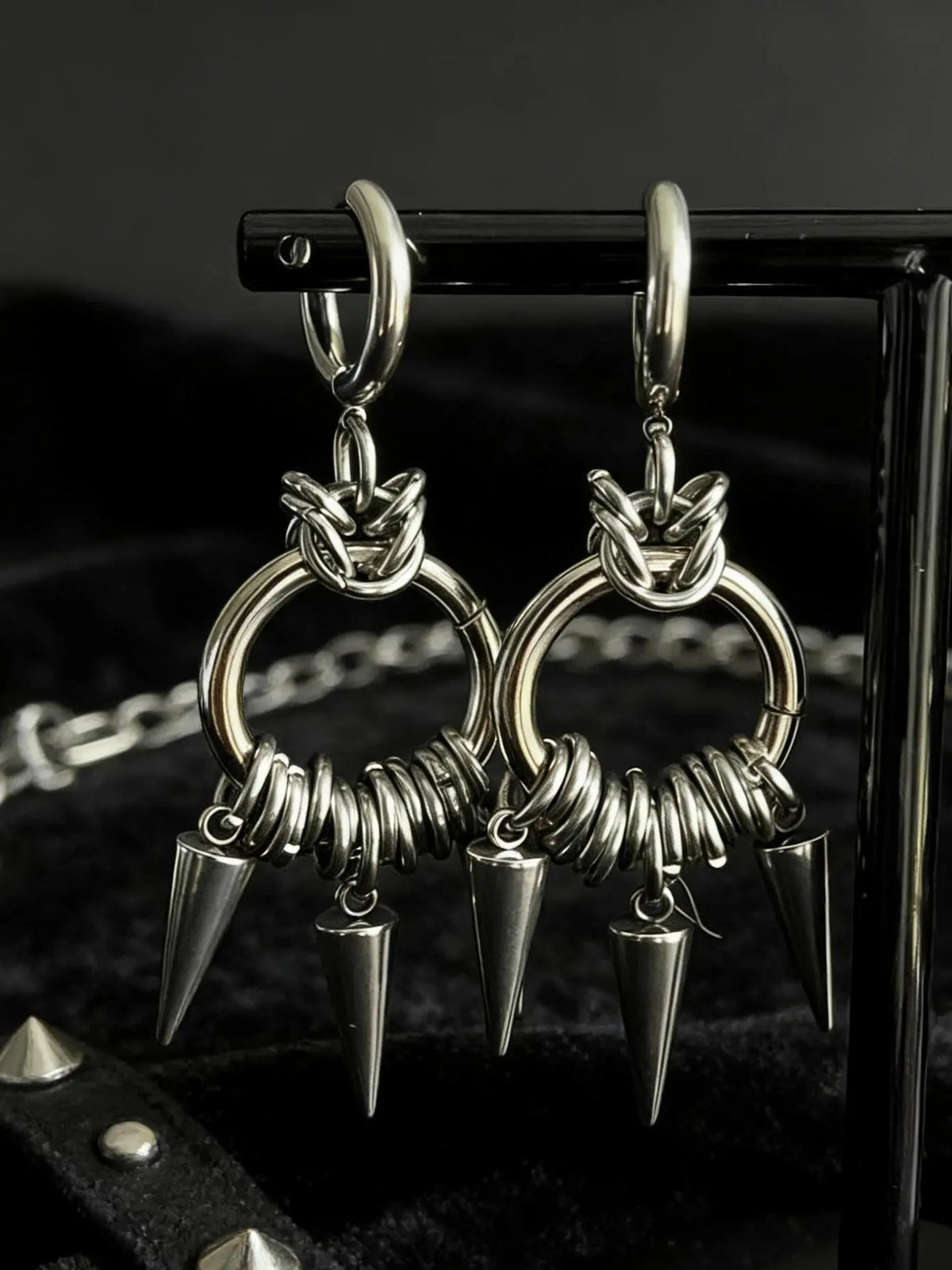 Oufer 2Pcs Linked Chain Grunge Punk Spike Dangle Hoop Earrings - Stainless Steel Chunky Jewelry, Whimsical Accessories, Classic Versatile Casual Wear Pieces, Grunge Punk Edge for Bold Outfits