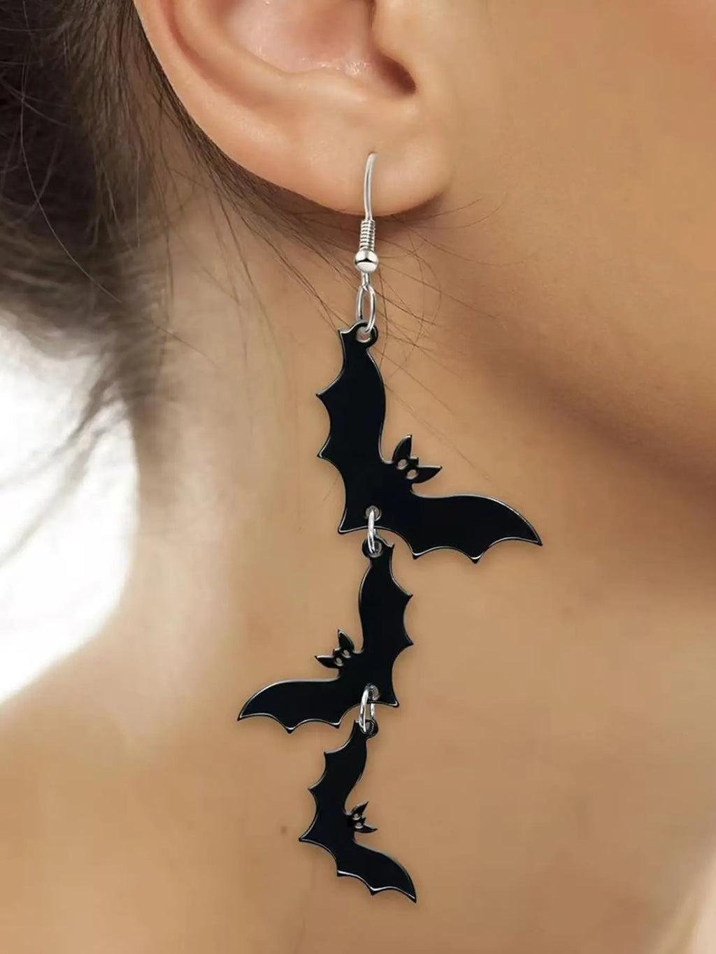 Acrylic Material Halloween Dangling Earrings Black Skull Bat Drop Dangle Style Earrings for Women Fun Cute Spooky Theme Halloween Holiday Costume Jewelry Dangly Earrings