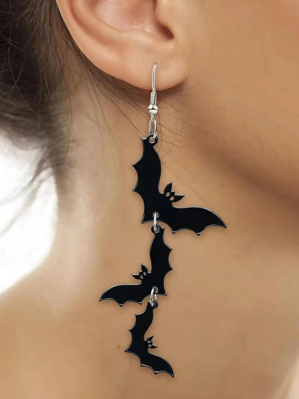 Acrylic Material Halloween Dangling Earrings Black Skull Bat Drop Dangle Style Earrings for Women Fun Cute Spooky Theme Halloween Holiday Costume Jewelry Dangly Earrings