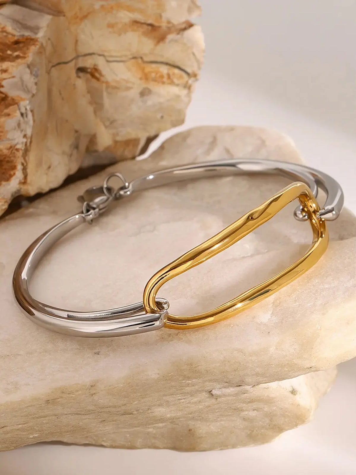 Women's Geometric Hand Bracelet, Elegant Minimalist Bangle, Exquisite Bracelet, Stainless Steel Material, Casual Style Design, All-Season Accessory, Plain Pattern Type, Fashionable Bracelet, Casual Trendy Jewelry, Hand Chain, Bangle Bracelets